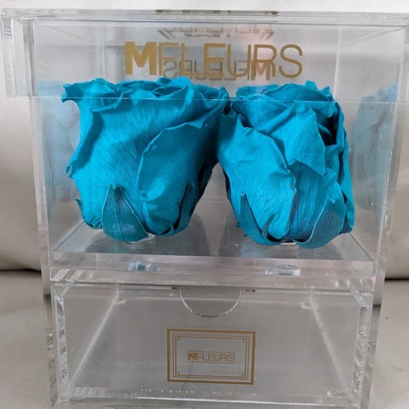 Acrylic jewelry box with preserved roses - Picture 3 of 3